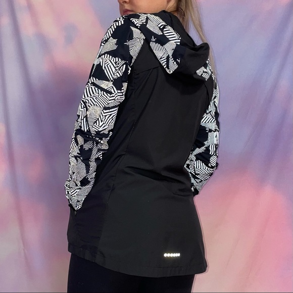 Nike Flash Windbreaker - Picture 2 of 16